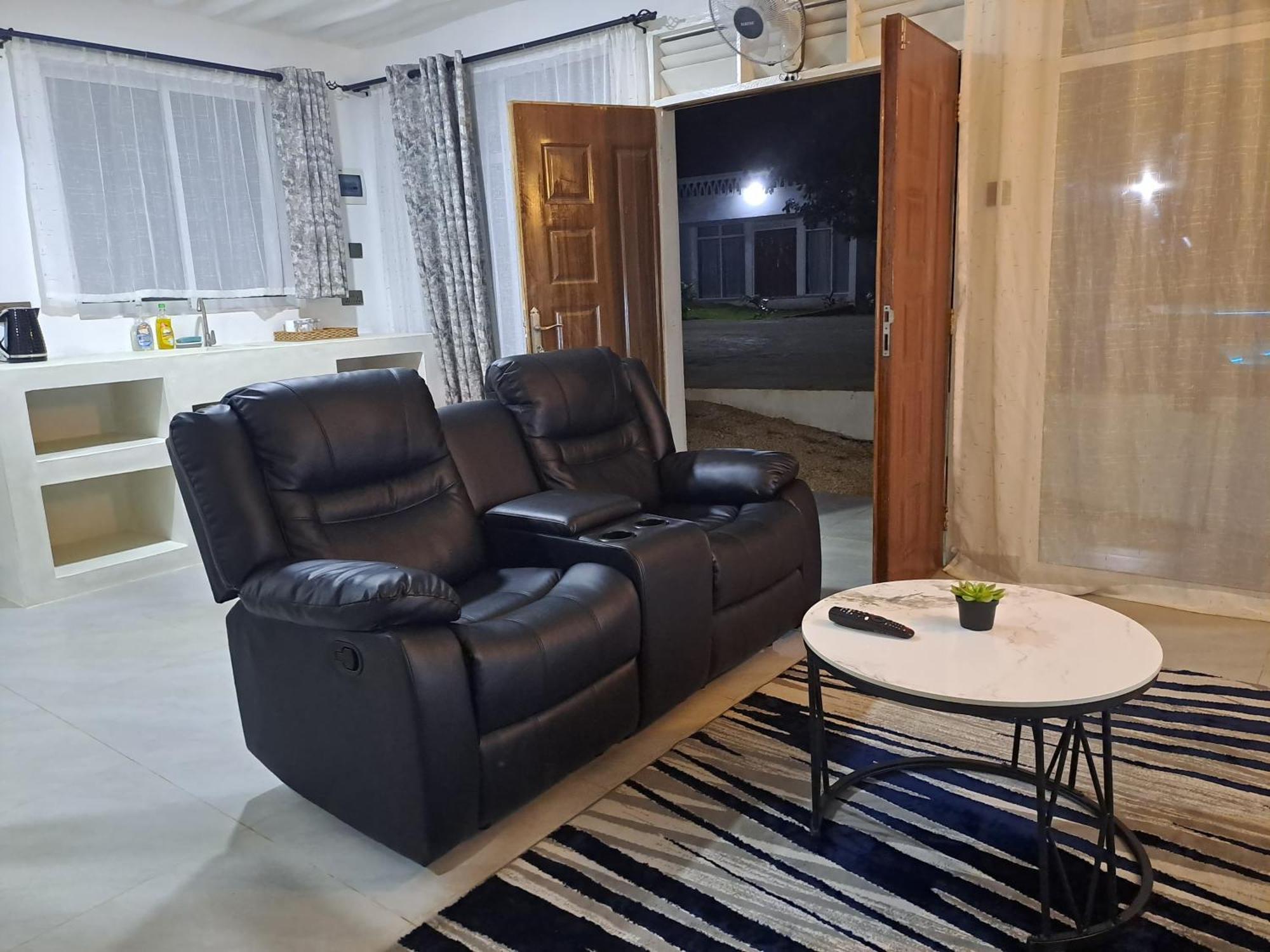 Cave Diani Holiday Apartments Diani Beach Εξωτερικό φωτογραφία